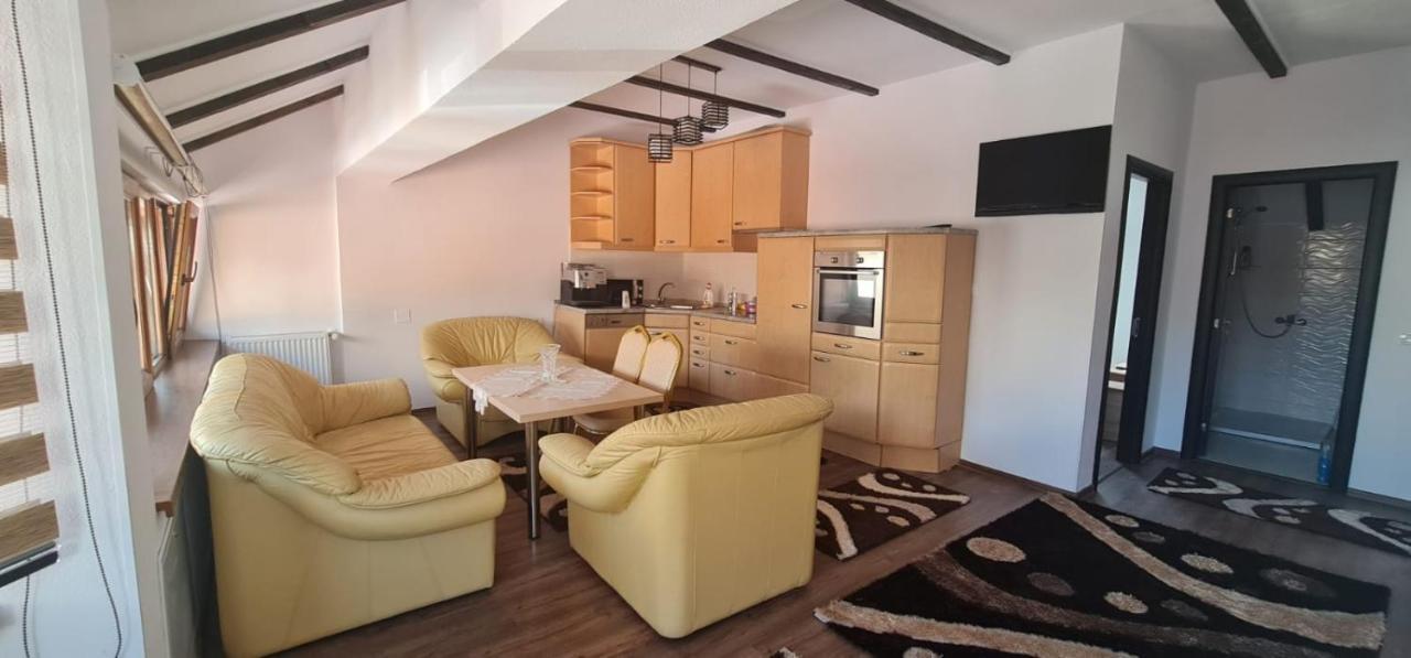 La Ovi Hotel Fagaras Ngoại thất bức ảnh