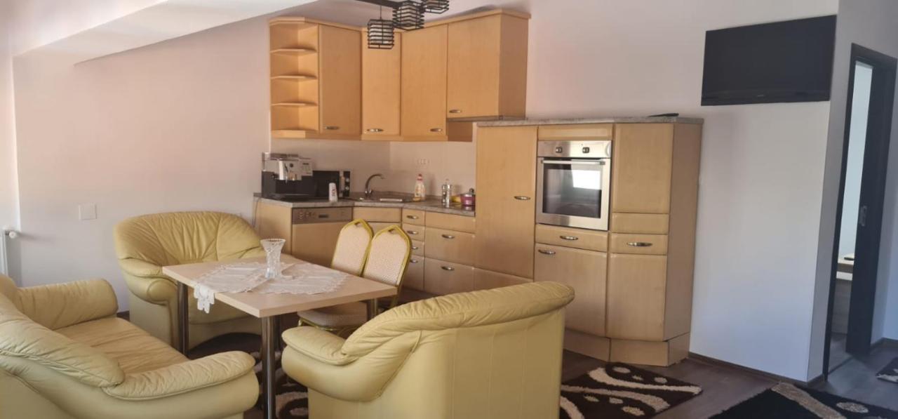 La Ovi Hotel Fagaras Ngoại thất bức ảnh